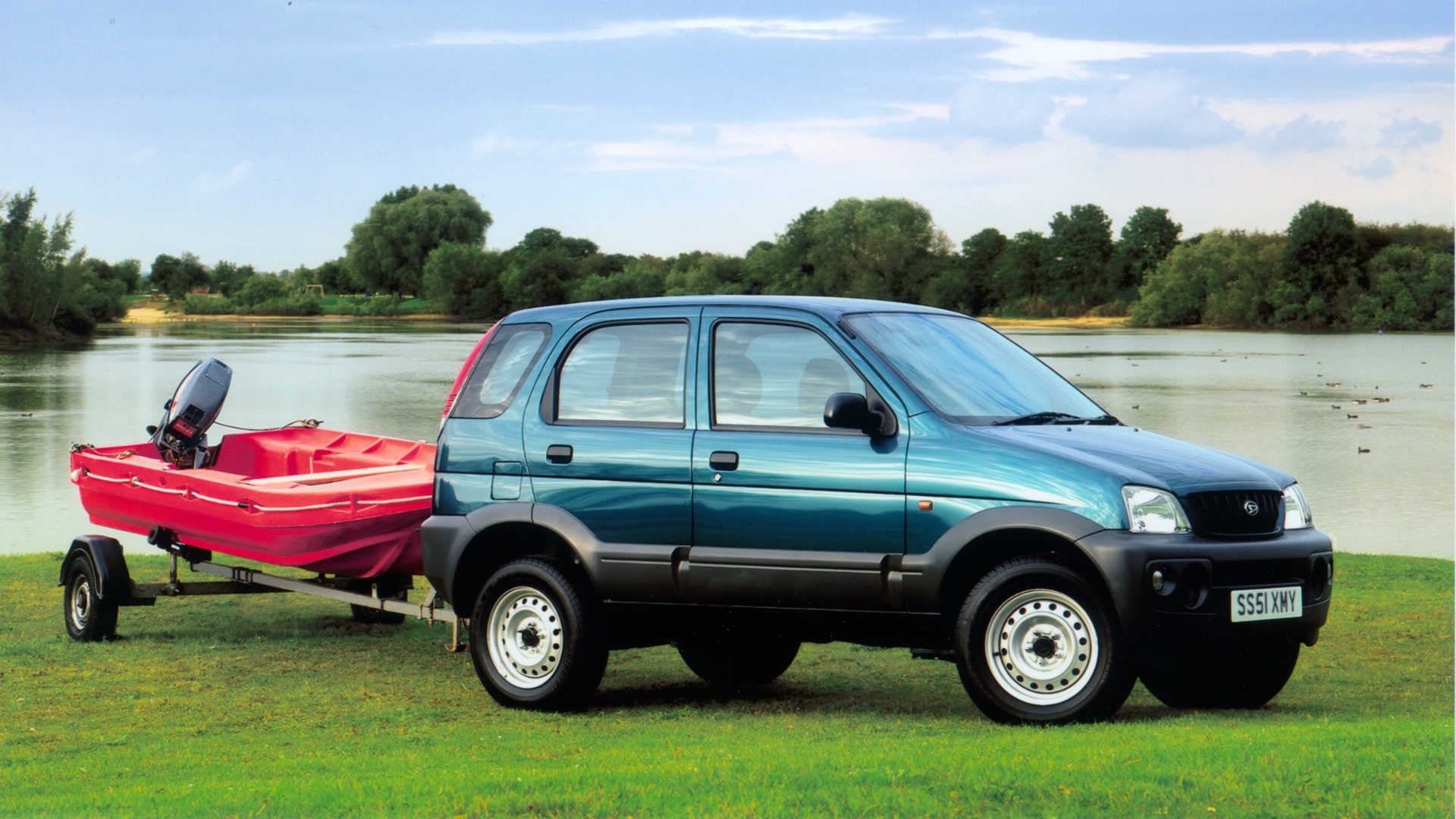 Daihatsu Terios towing a trailer