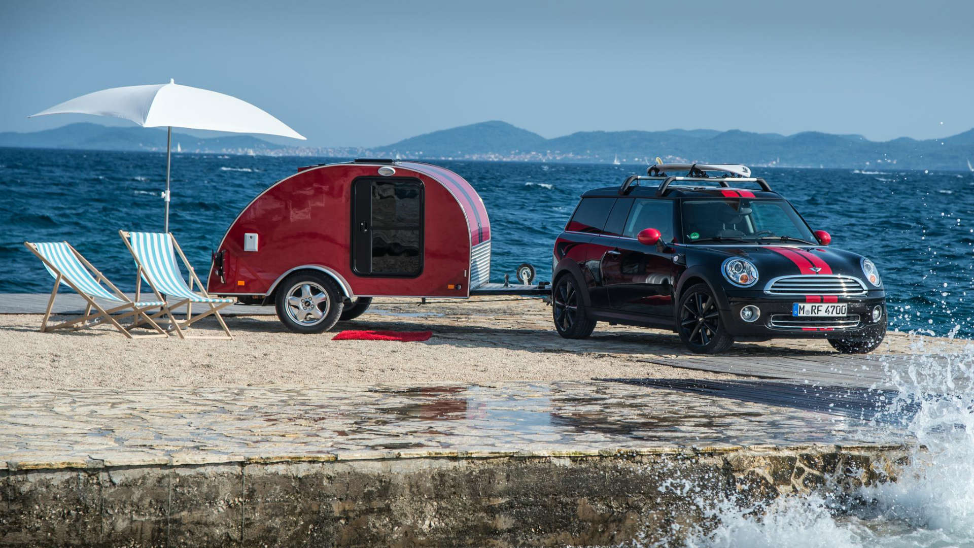 Mini Clubman towing a caravan