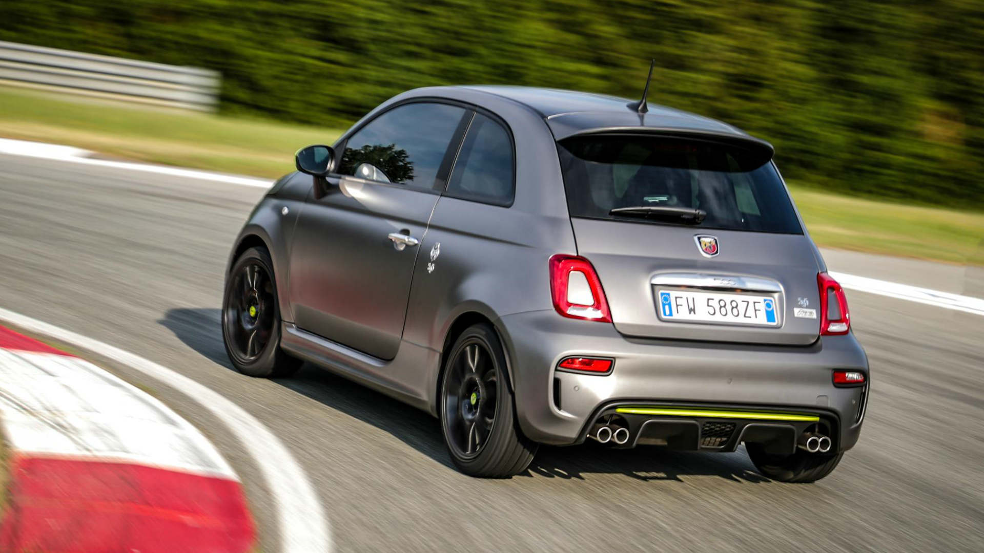 Abarth 595 Pista on track