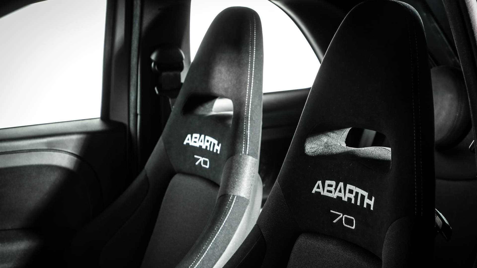 Abarth 595 Pista seats