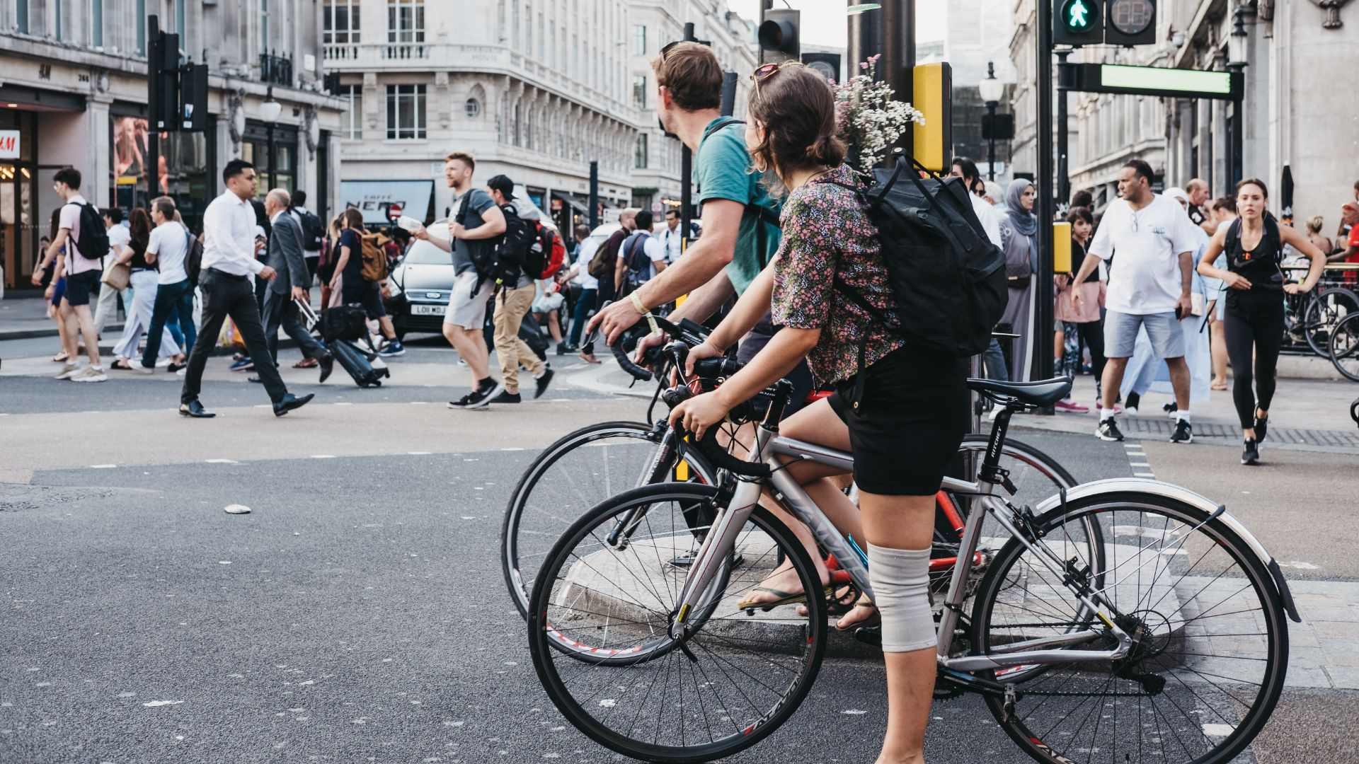 Do bicycles need indicators?