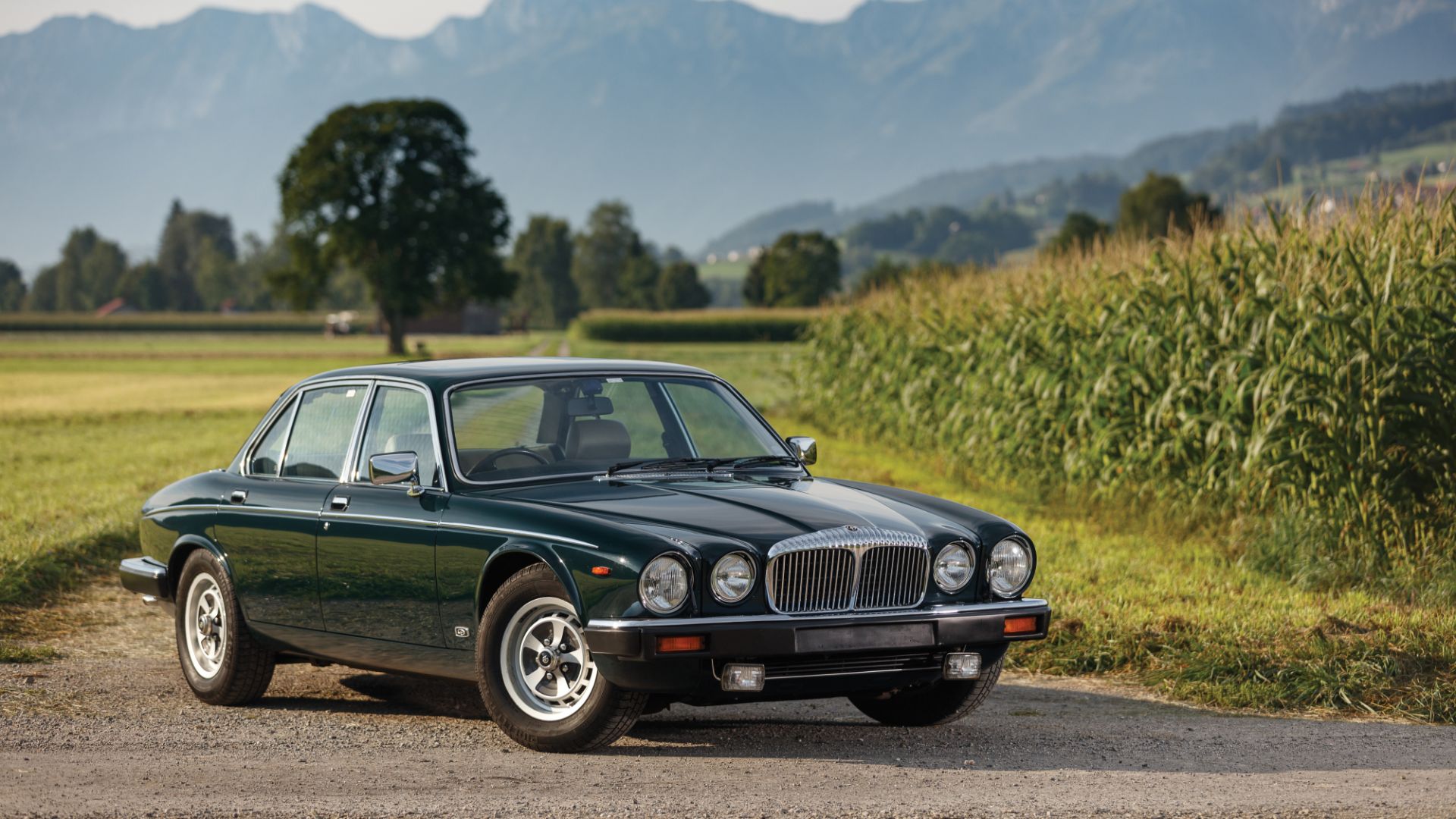 Queen's Daimler sells for £85,000