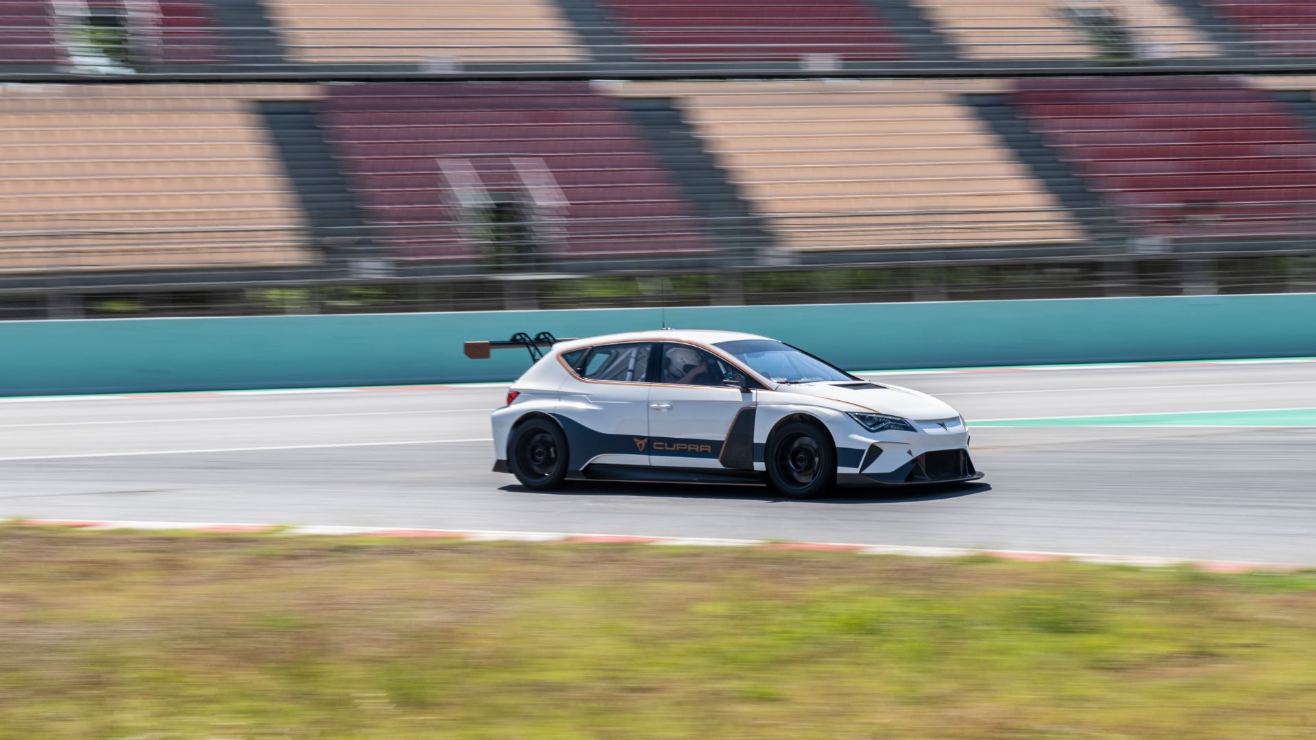 Cupra e-Racer takes first laps