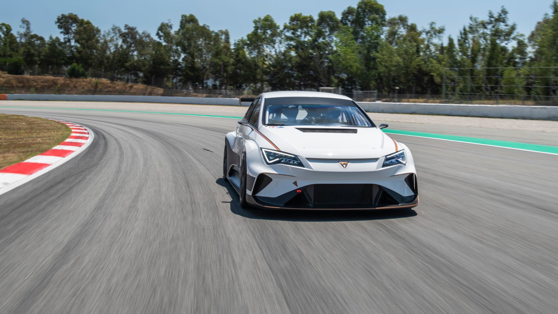 Cupra e-Racer takes first laps