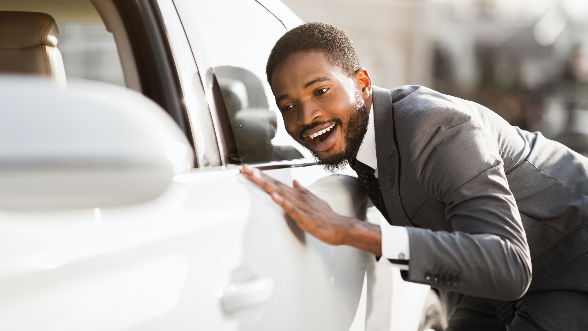 Millennial likes his car