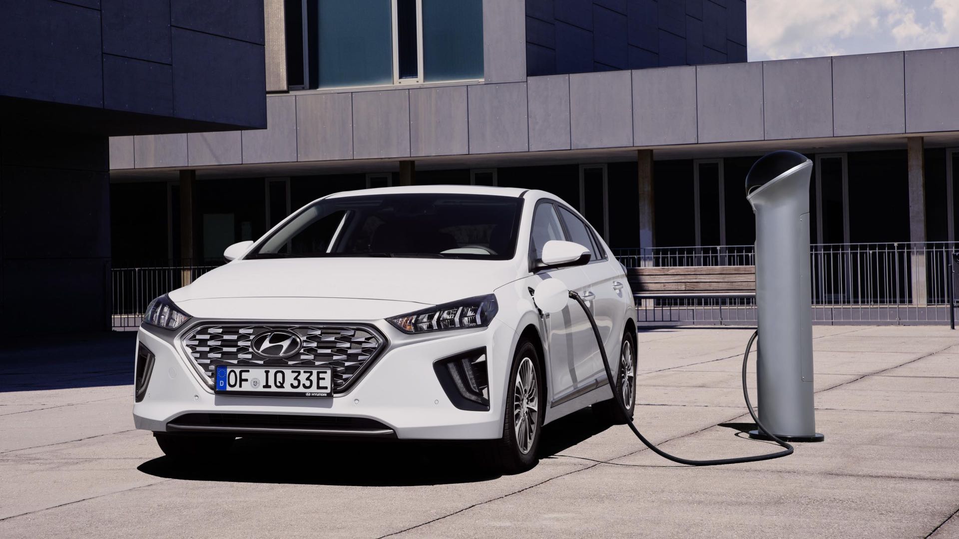 Plug-in hybrid drivers need to change behaviour