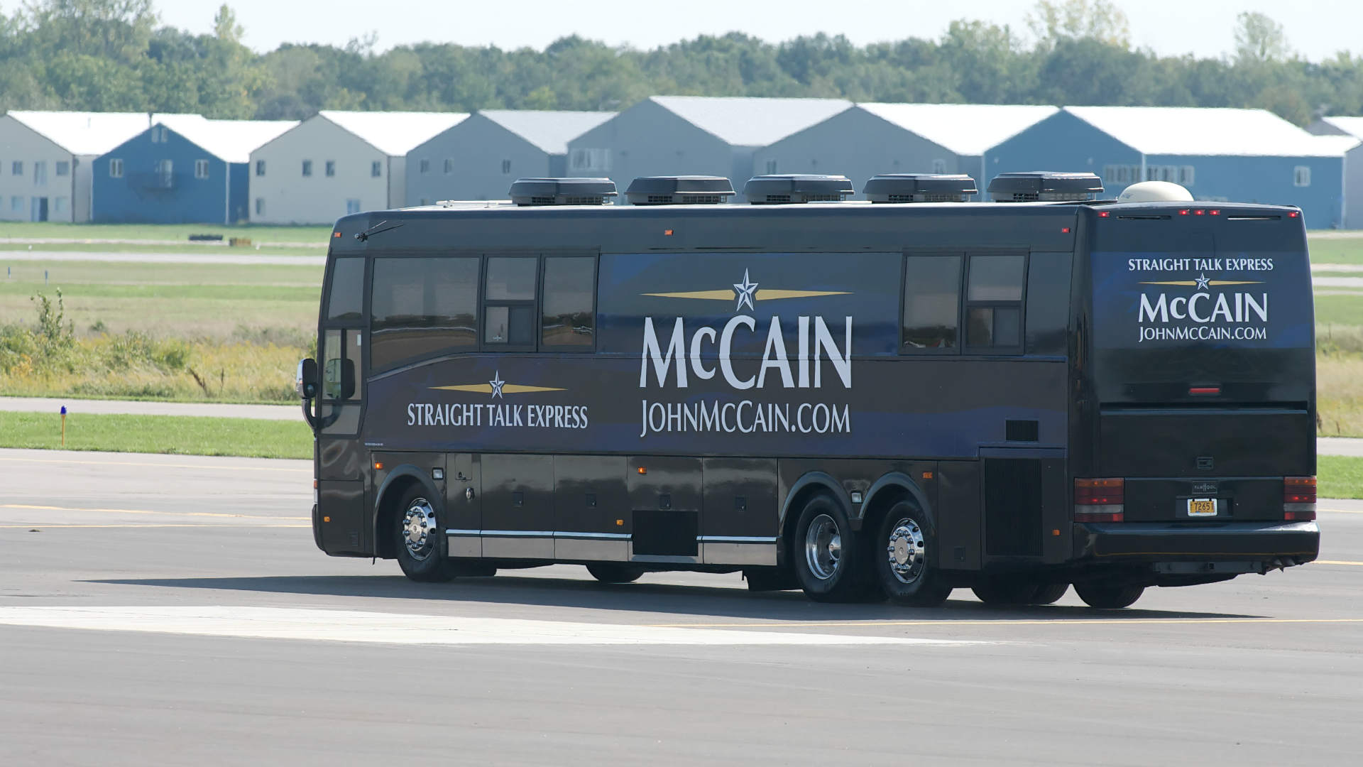 election 2019 campaign bus