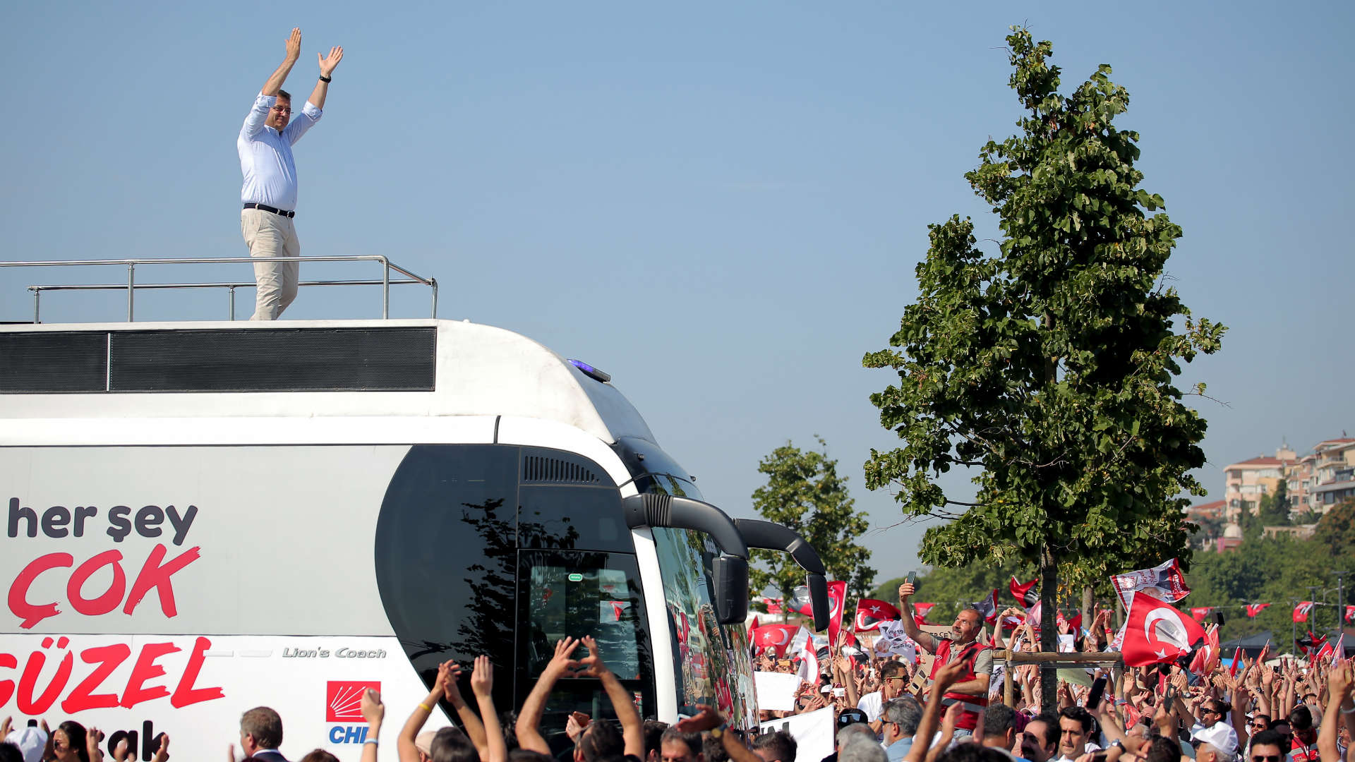 election 2019 campaign bus