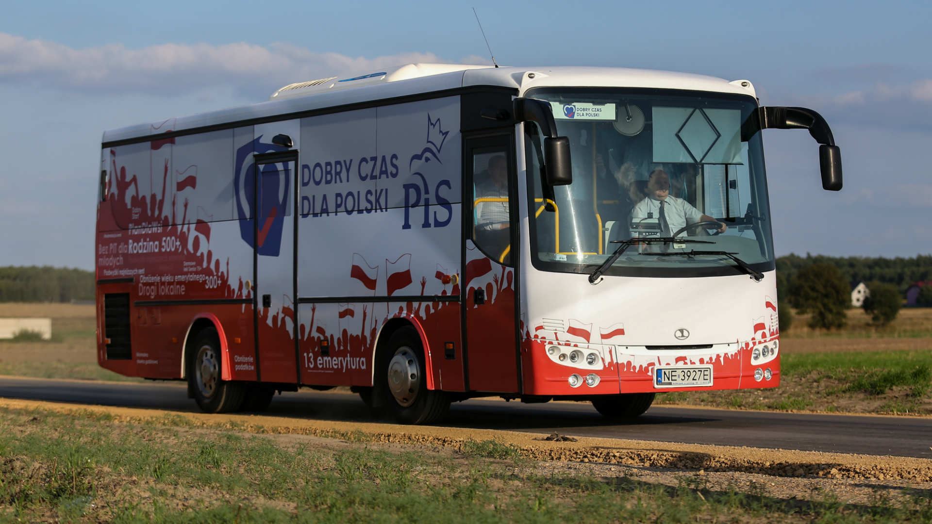 election 2019 campaign bus