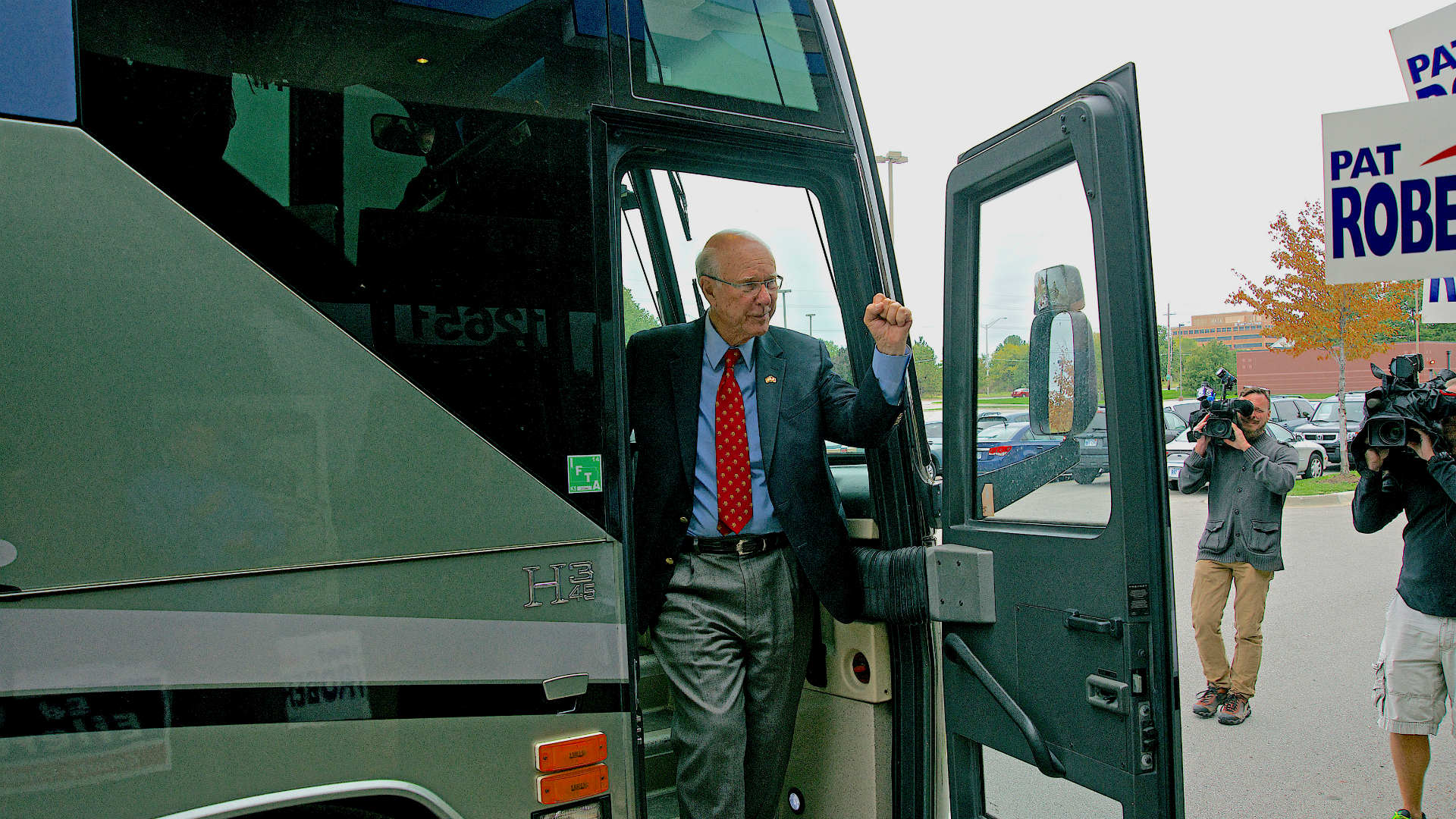 election 2019 campaign bus