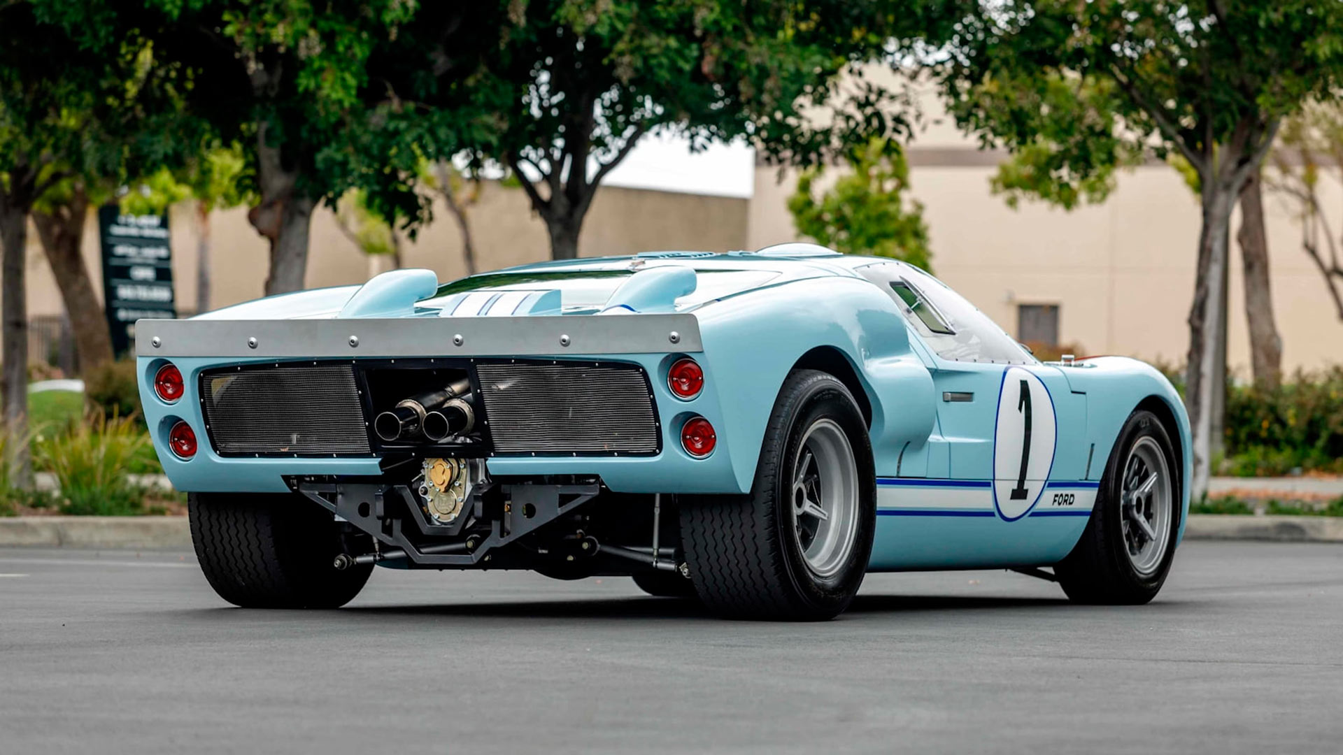 Mecum Ford v Ferrari Replica GT40