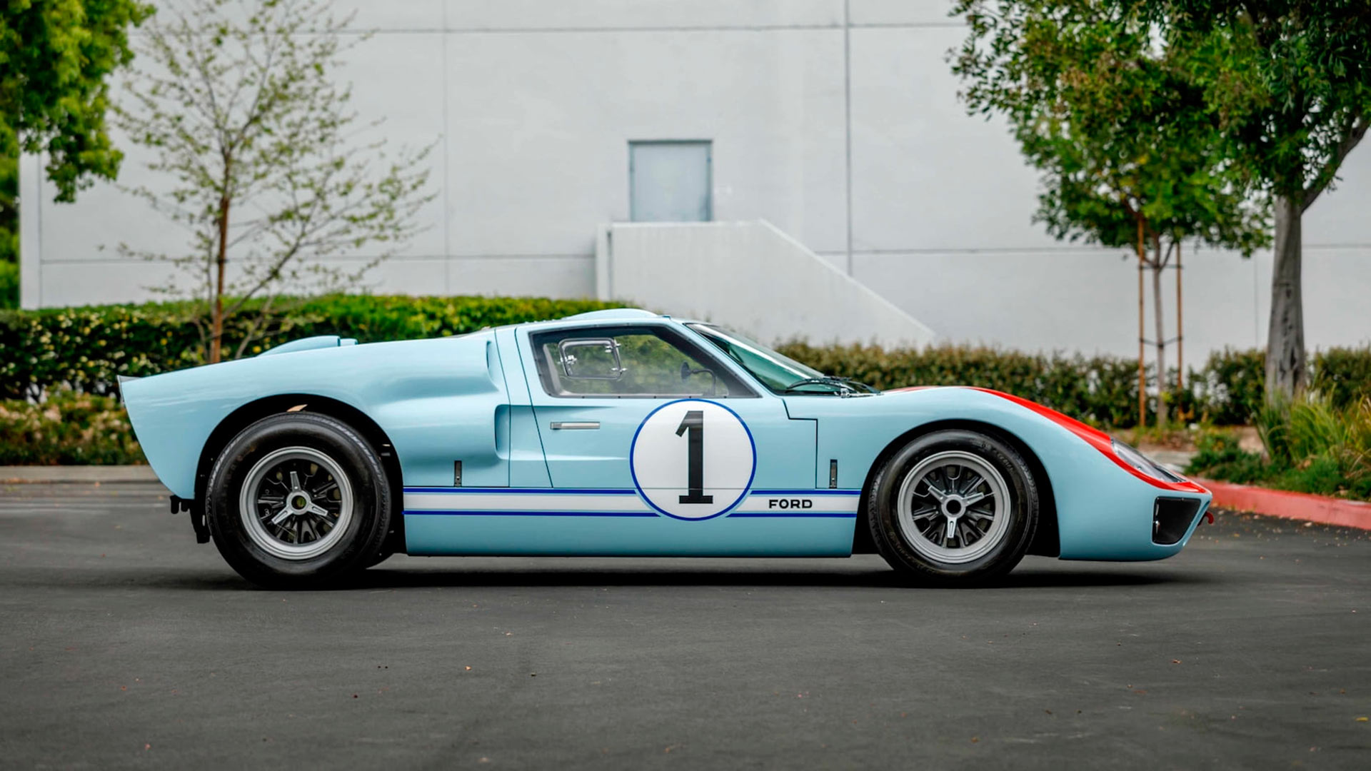 Mecum Ford v Ferrari Replica GT40