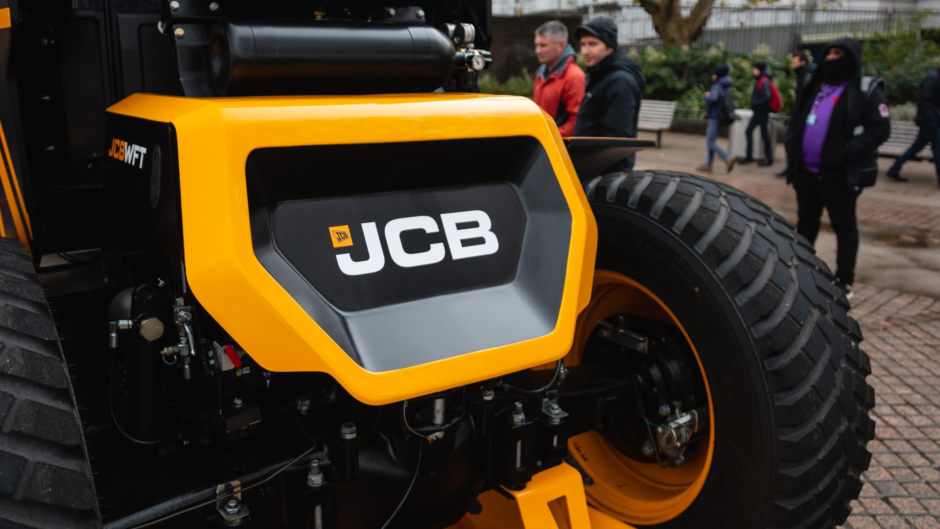 Guy Martin JCB World's Fastest Tractor