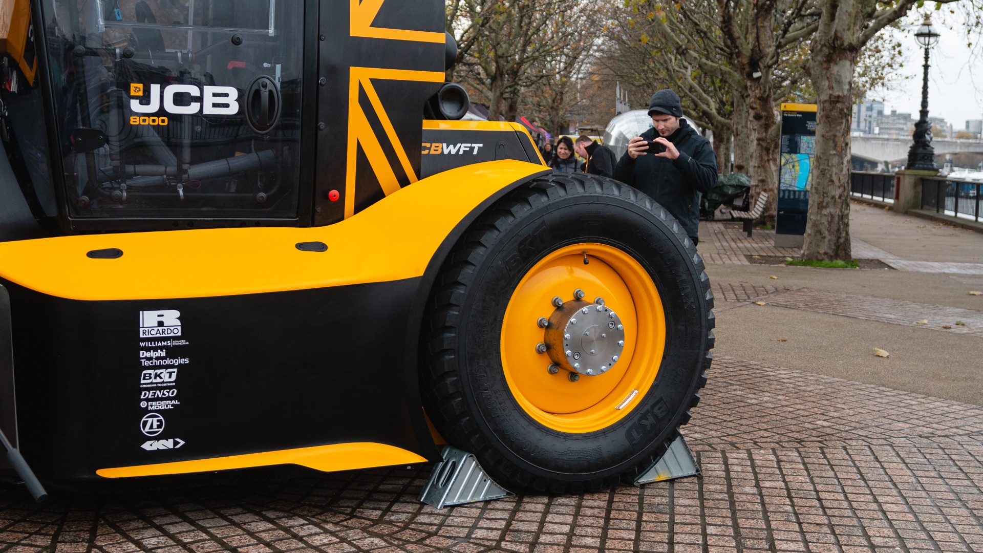 Guy Martin JCB World's Fastest Tractor