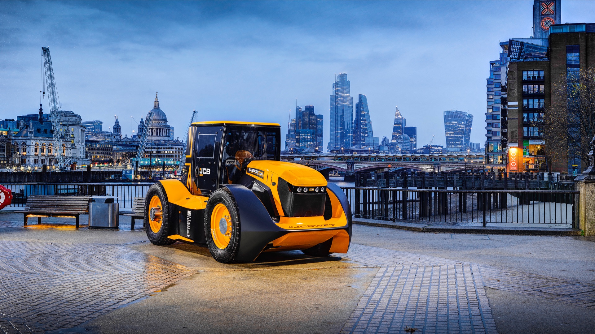 Guy Martin JCB World's Fastest Tractor