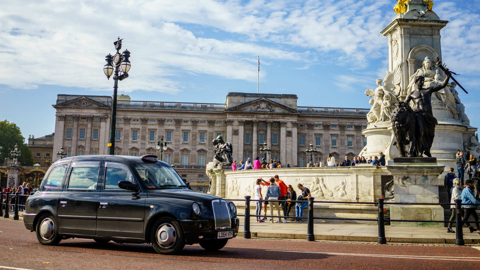 Buckingham Palace dangerous place to drive past