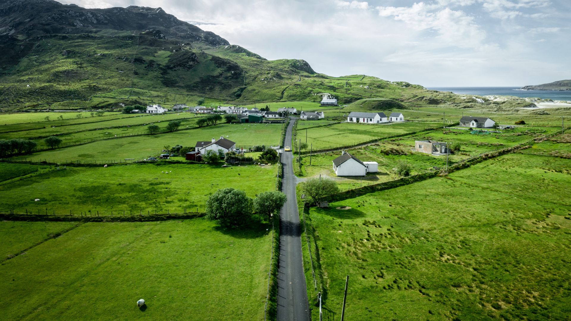 Porsche Roads app guides you to the best driving routes