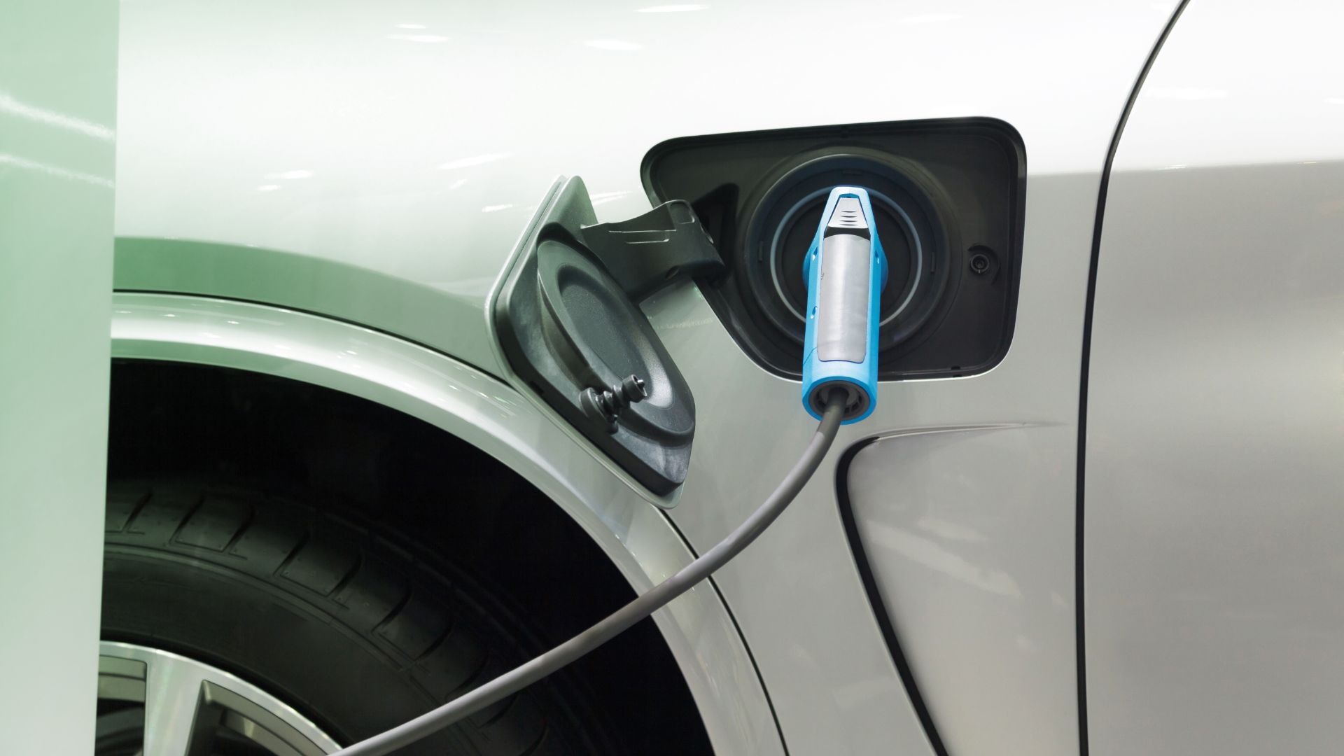 Fuel forecourt operators reluctant to invest in car chargers