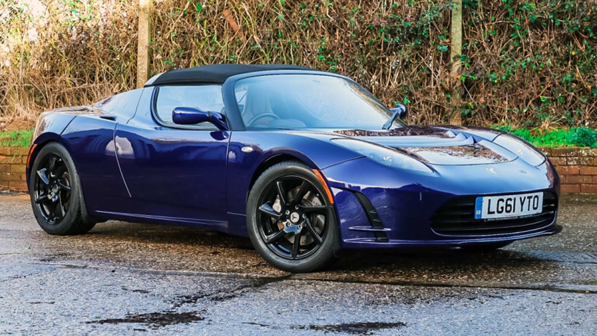 2020 Race Retro Tesla Roadster