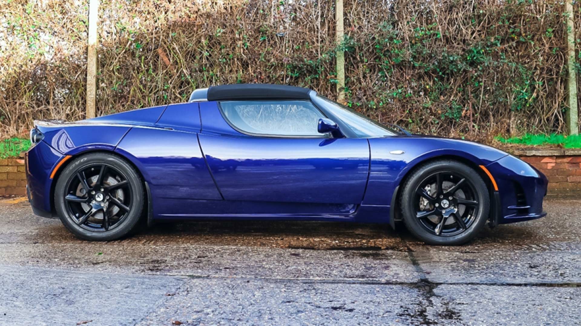 2020 Race Retro Tesla Roadster