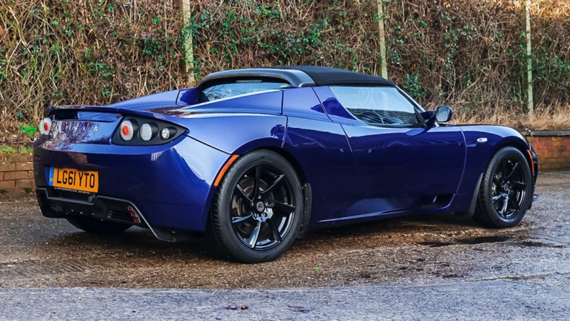 2020 Race Retro Tesla Roadster