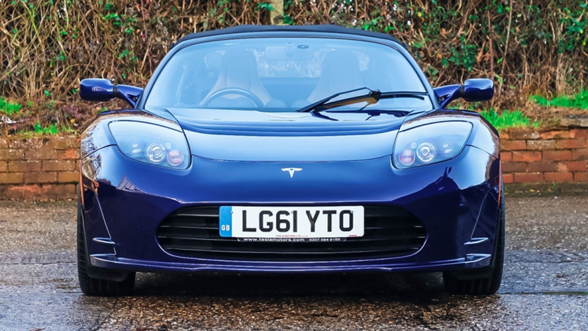 2020 Race Retro Tesla Roadster