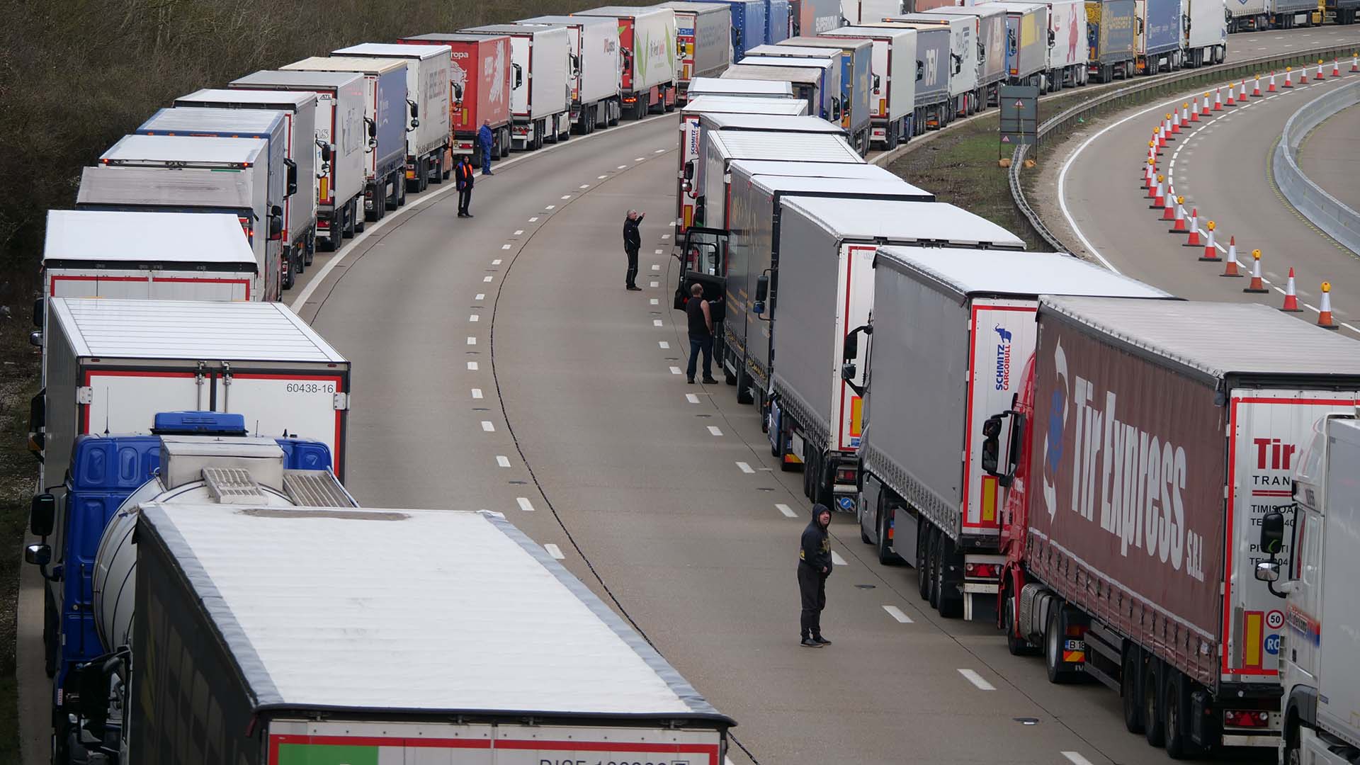 Concrete barriers to be used on M20