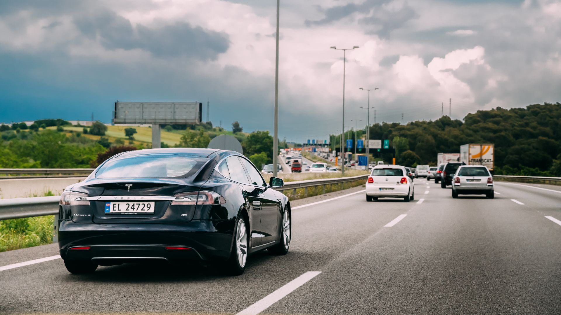 Electric cars difficult to move when broken, a "hazard" on motorways