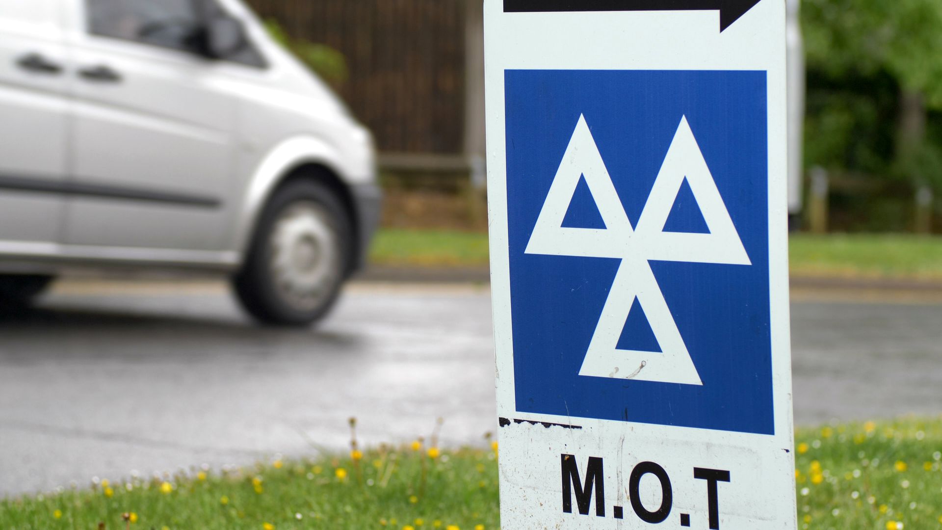 UK drivers let MOT lapse