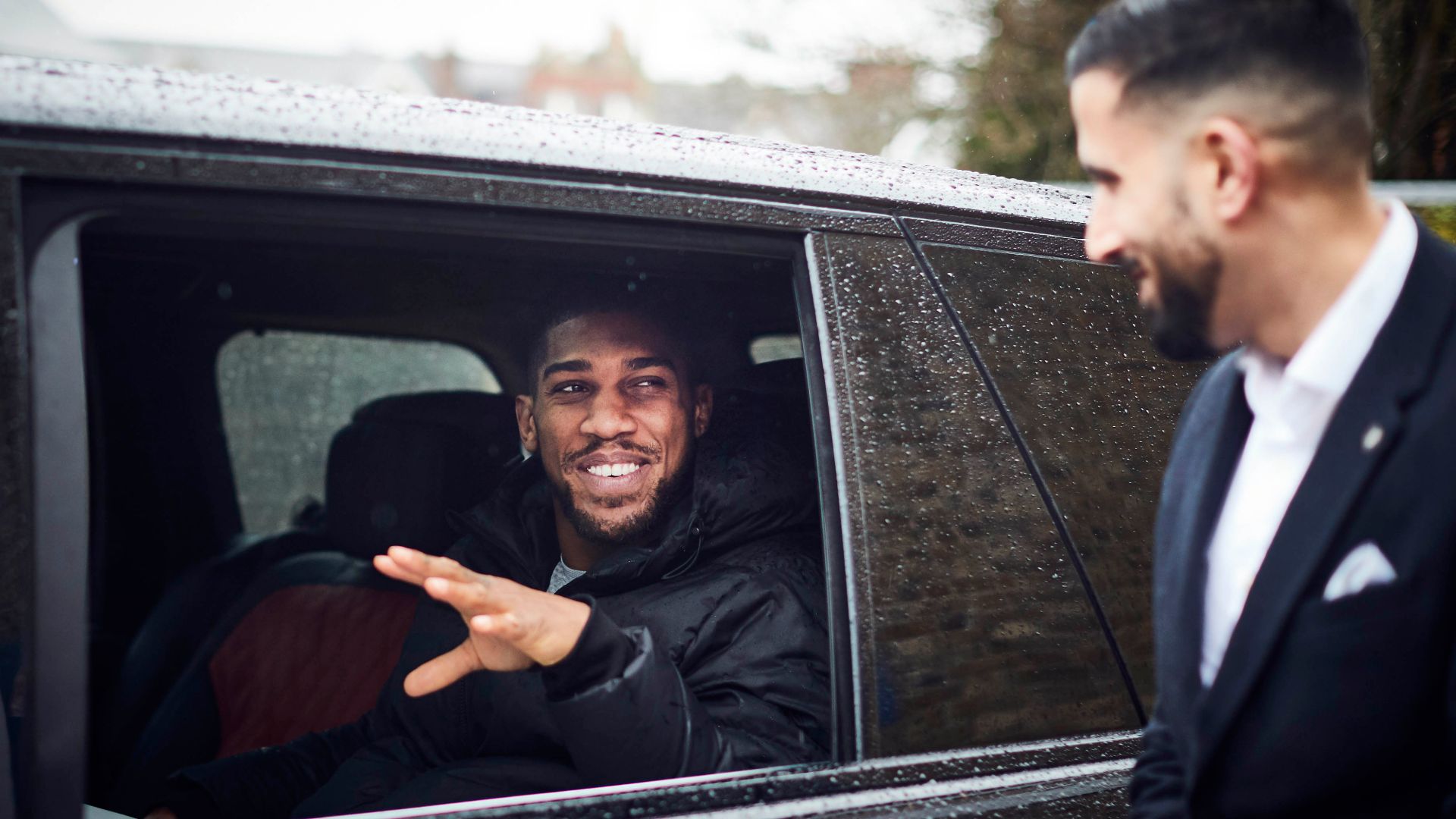 Anthony Joshua gets a new Range Rover SVAutobiography