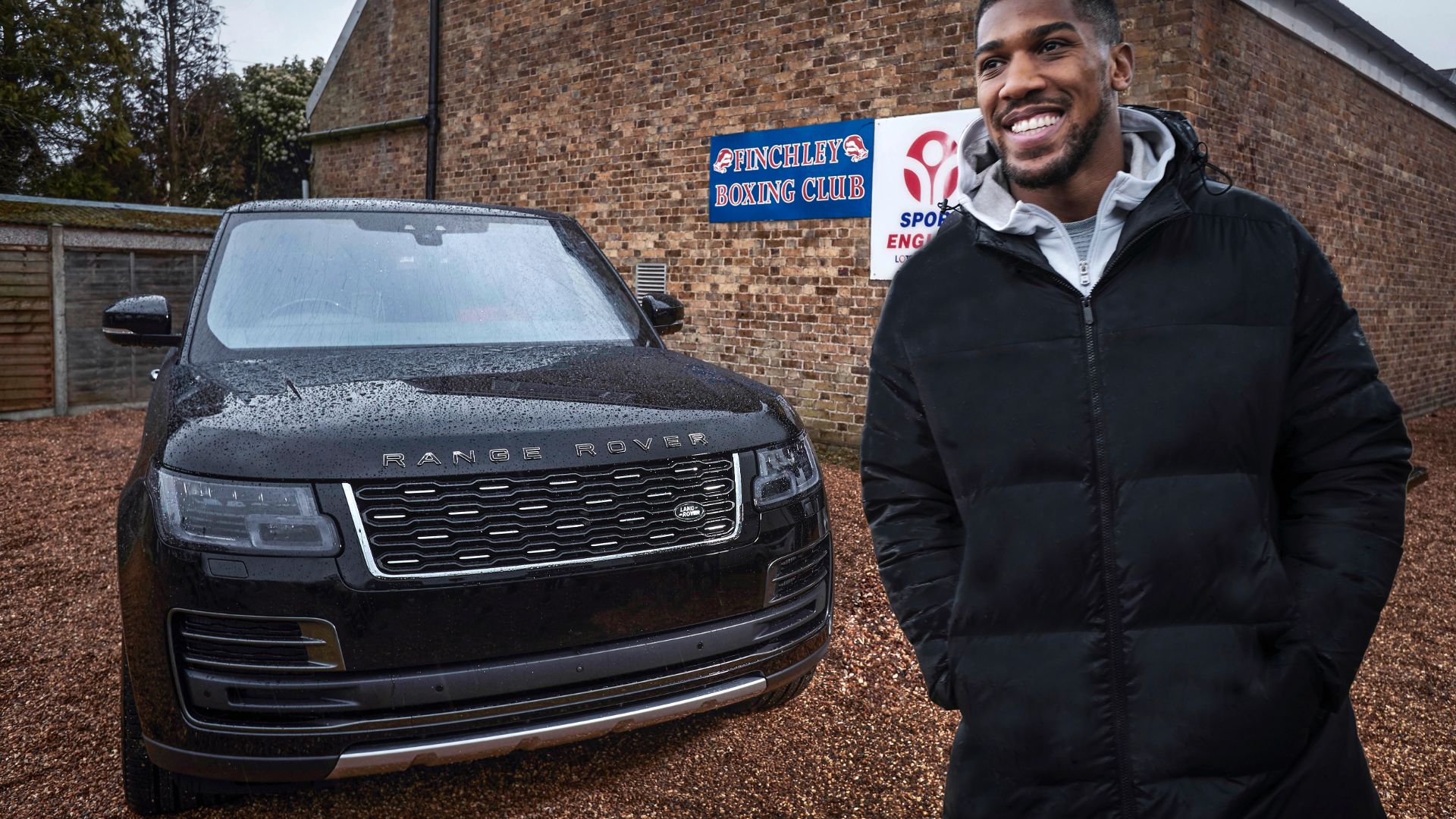 Anthony Joshua gets a new Range Rover SVAutobiography