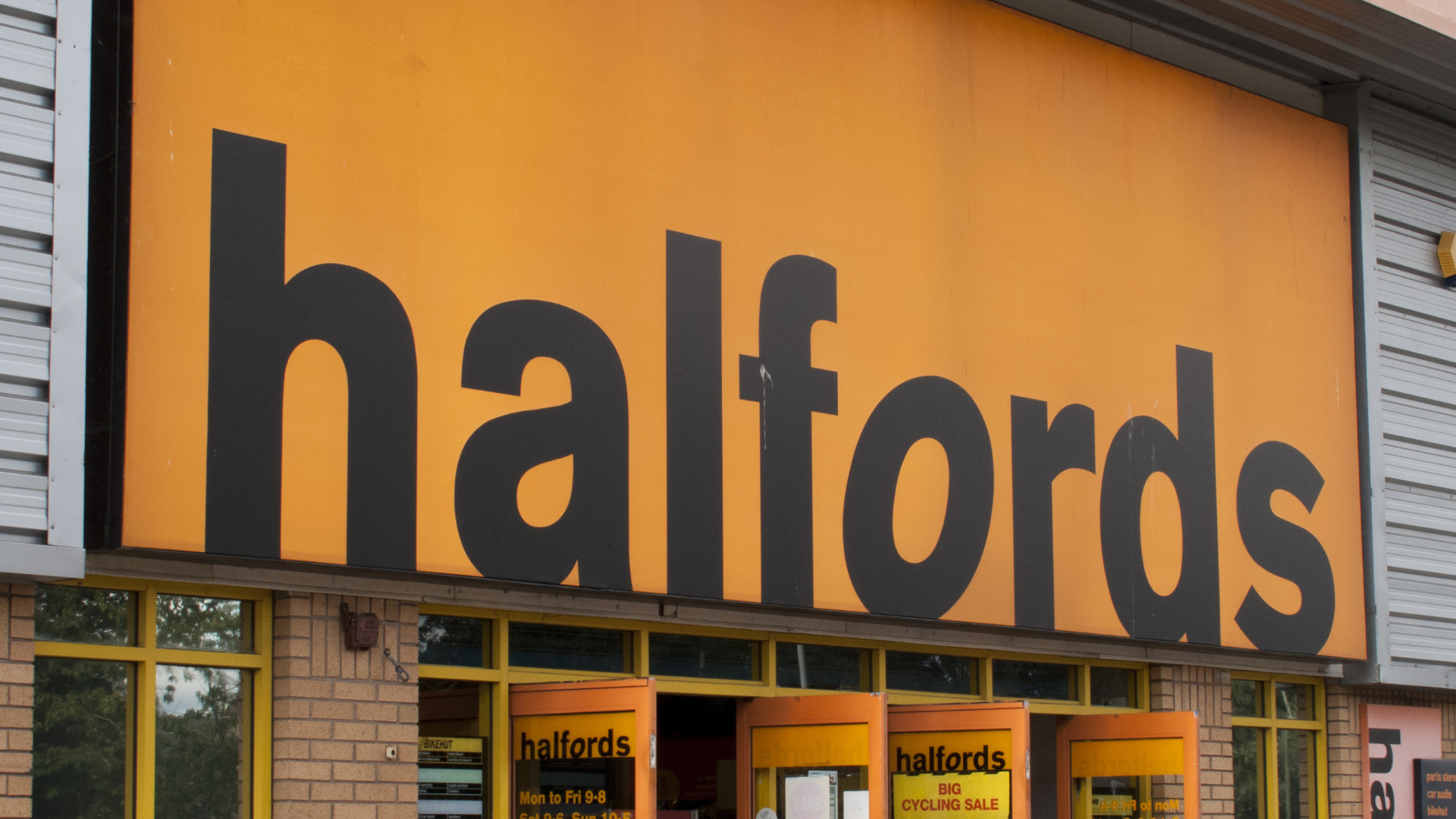 Halfords zero contact van service