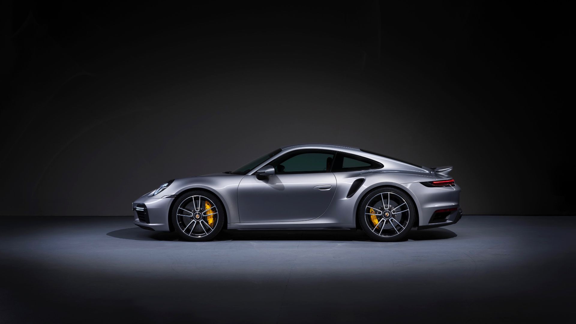 Porsche 911 Turbo 992 v 991