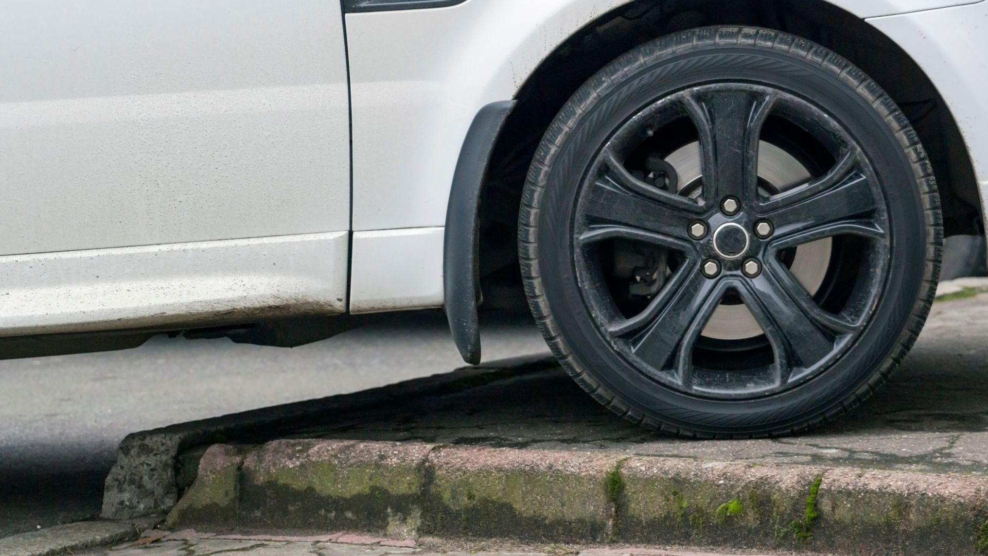 Pavement parking could be banned in england