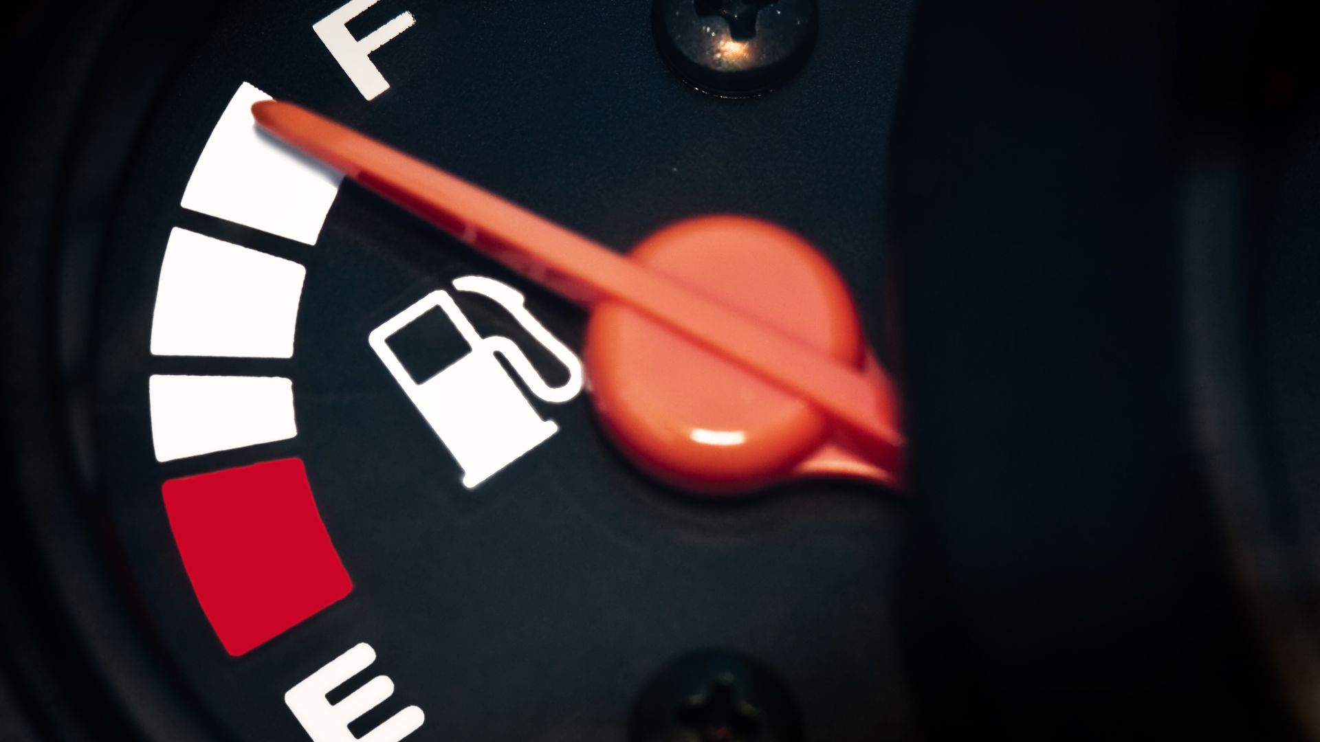 oil price drops should mean petrol savings for motorists says RAC