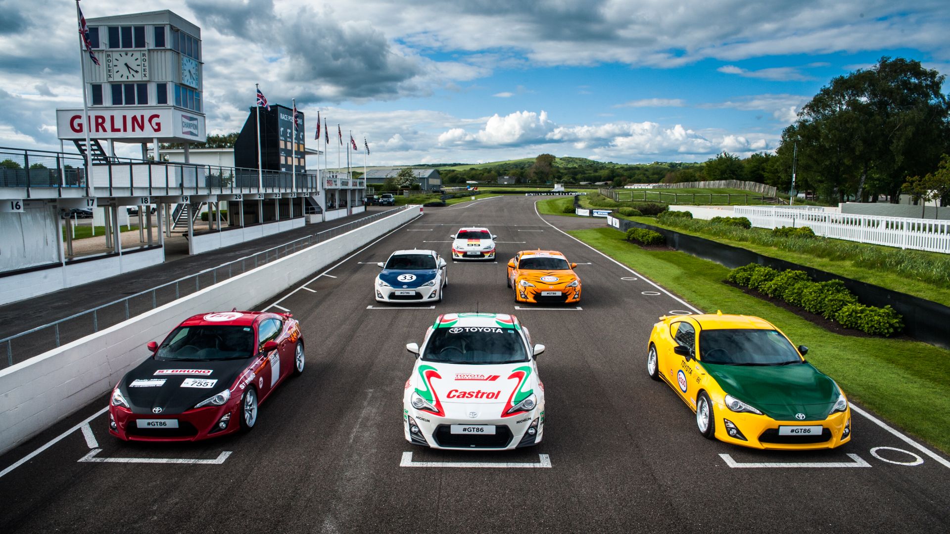 Fleet of retro-themed GT86s