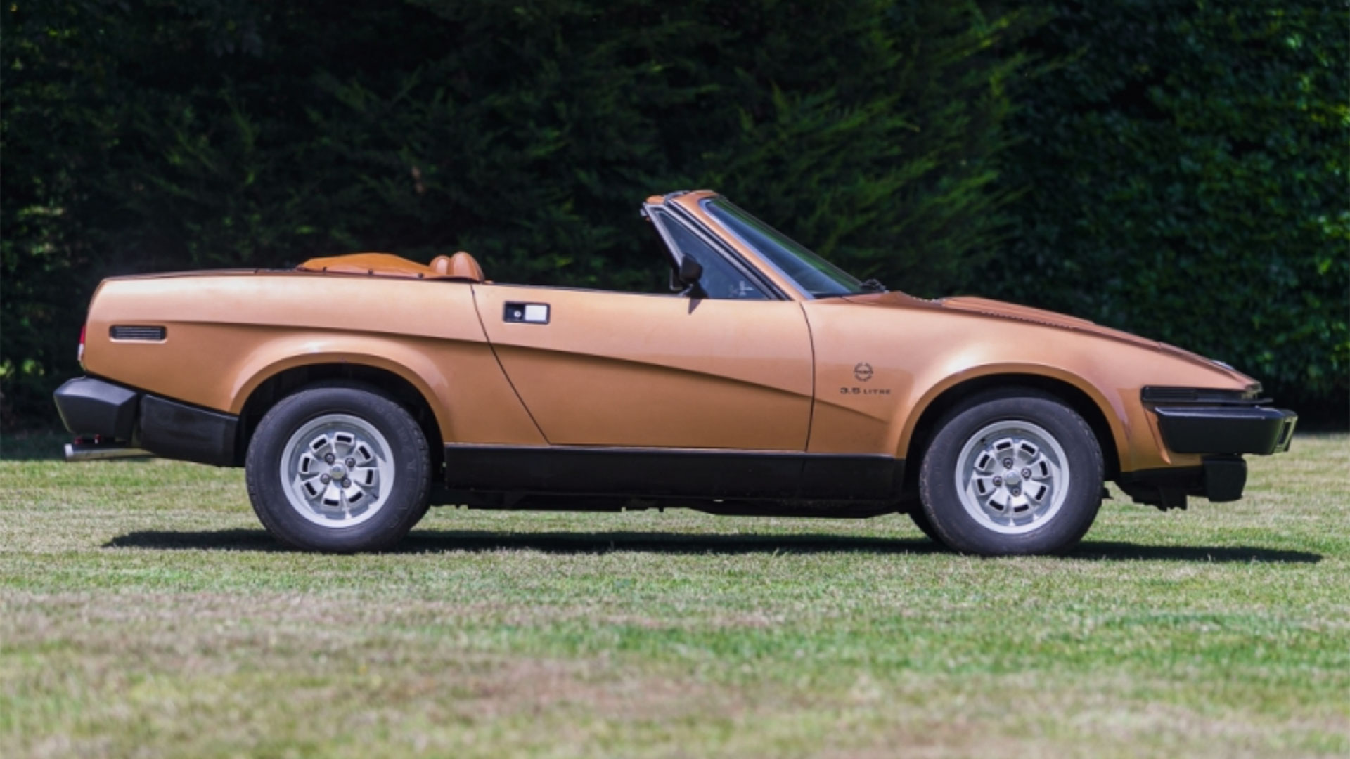 Triumph TR8