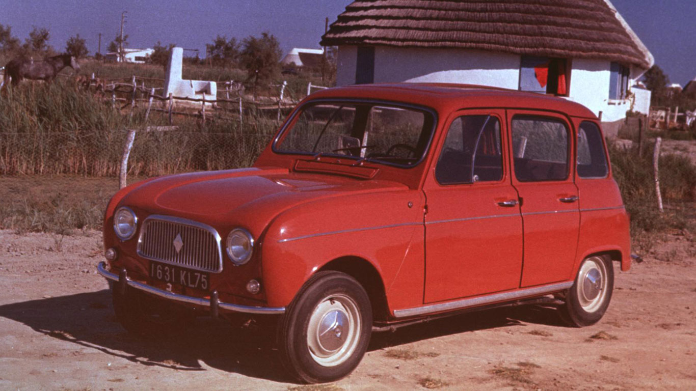 Renault 4 arrives