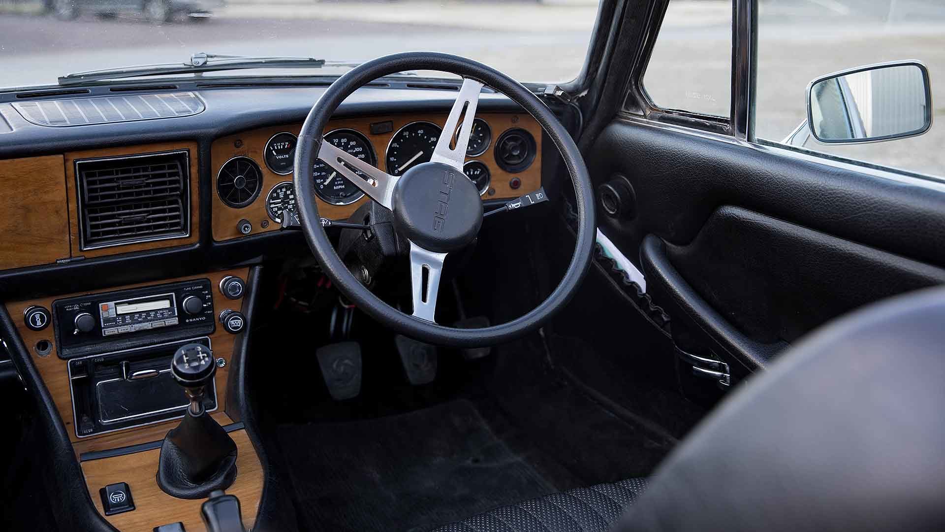 Electric Triumph Stag Electrogenic conversion interior