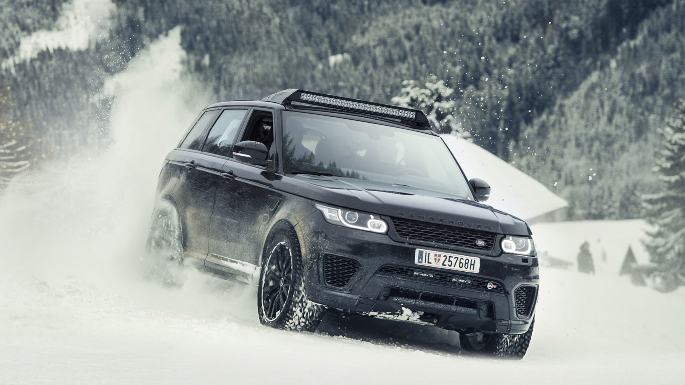 Spectre: Range Rover Sport SVR