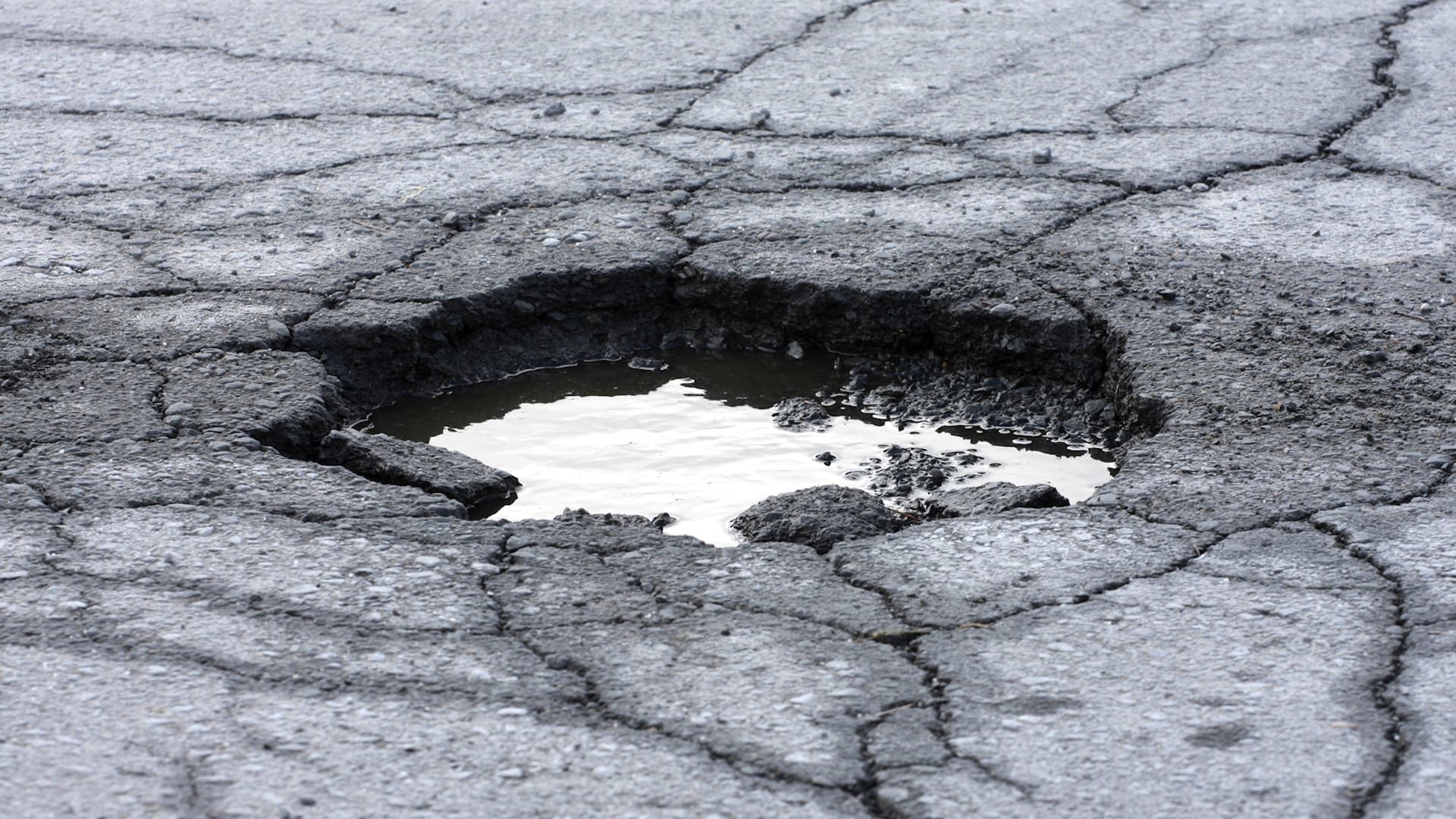 Cost of UK pothole damage