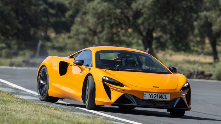 McLaren Artura 2022 review