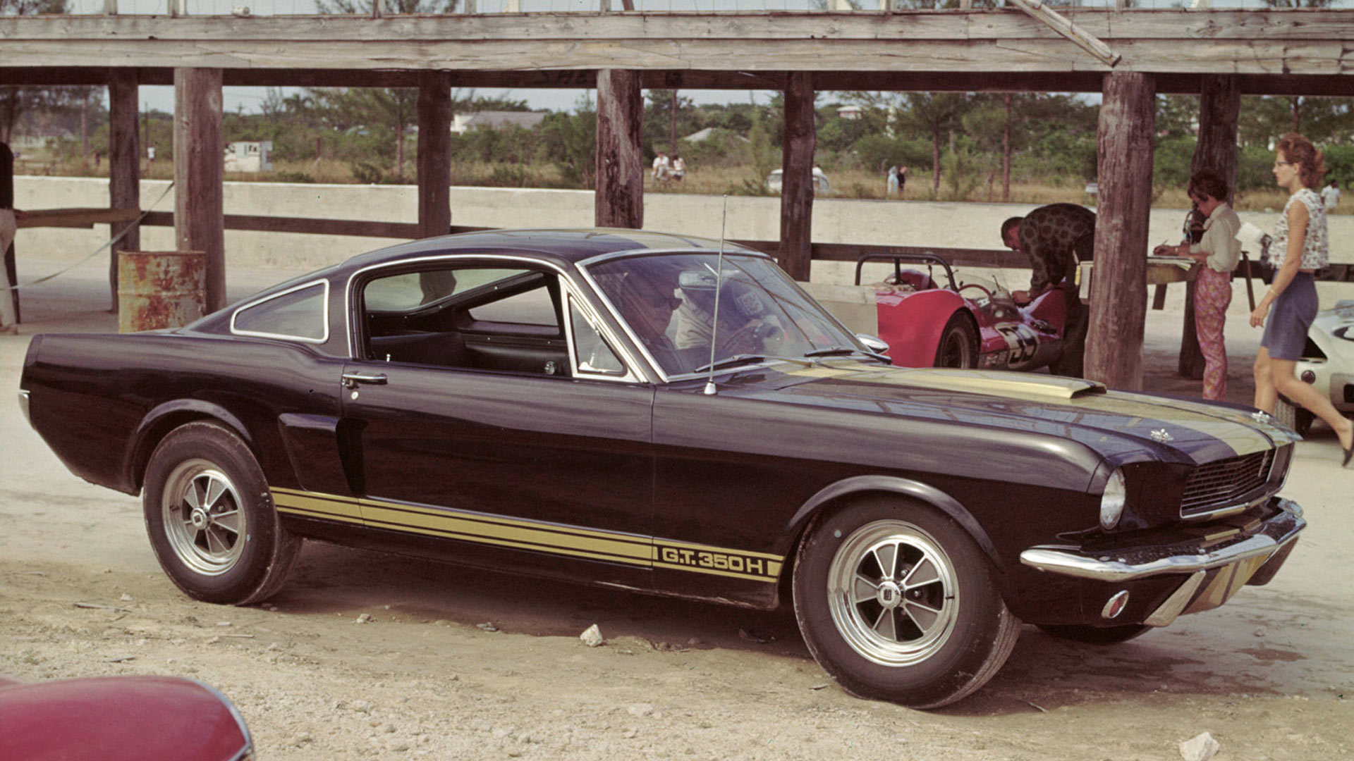 Hertz Rent-a-Racer Mustangs