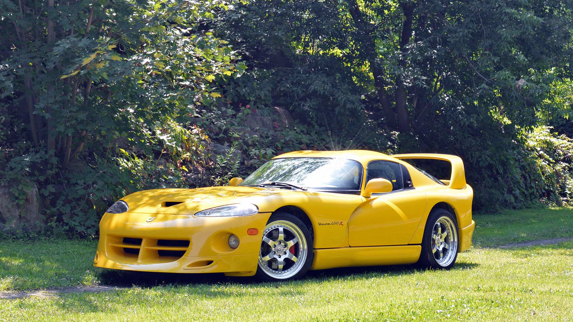 1997 Dodge Viper Venom 650R tops 200 mph