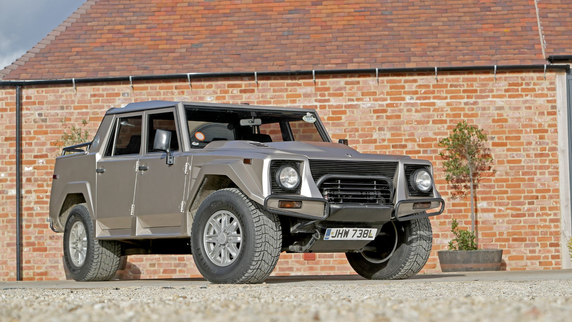 Lamborghini LM002