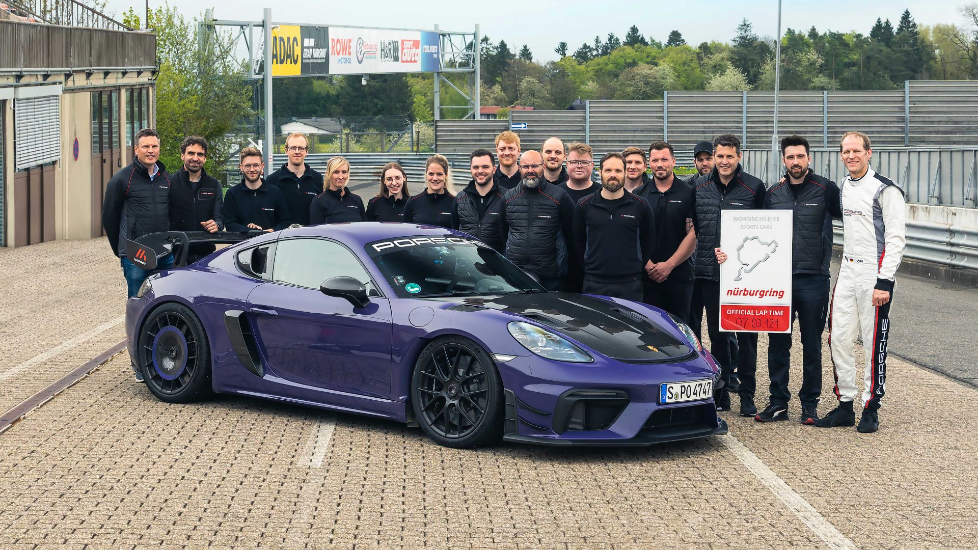 Porsche 718 Cayman GT4 RS with Manthey Kit