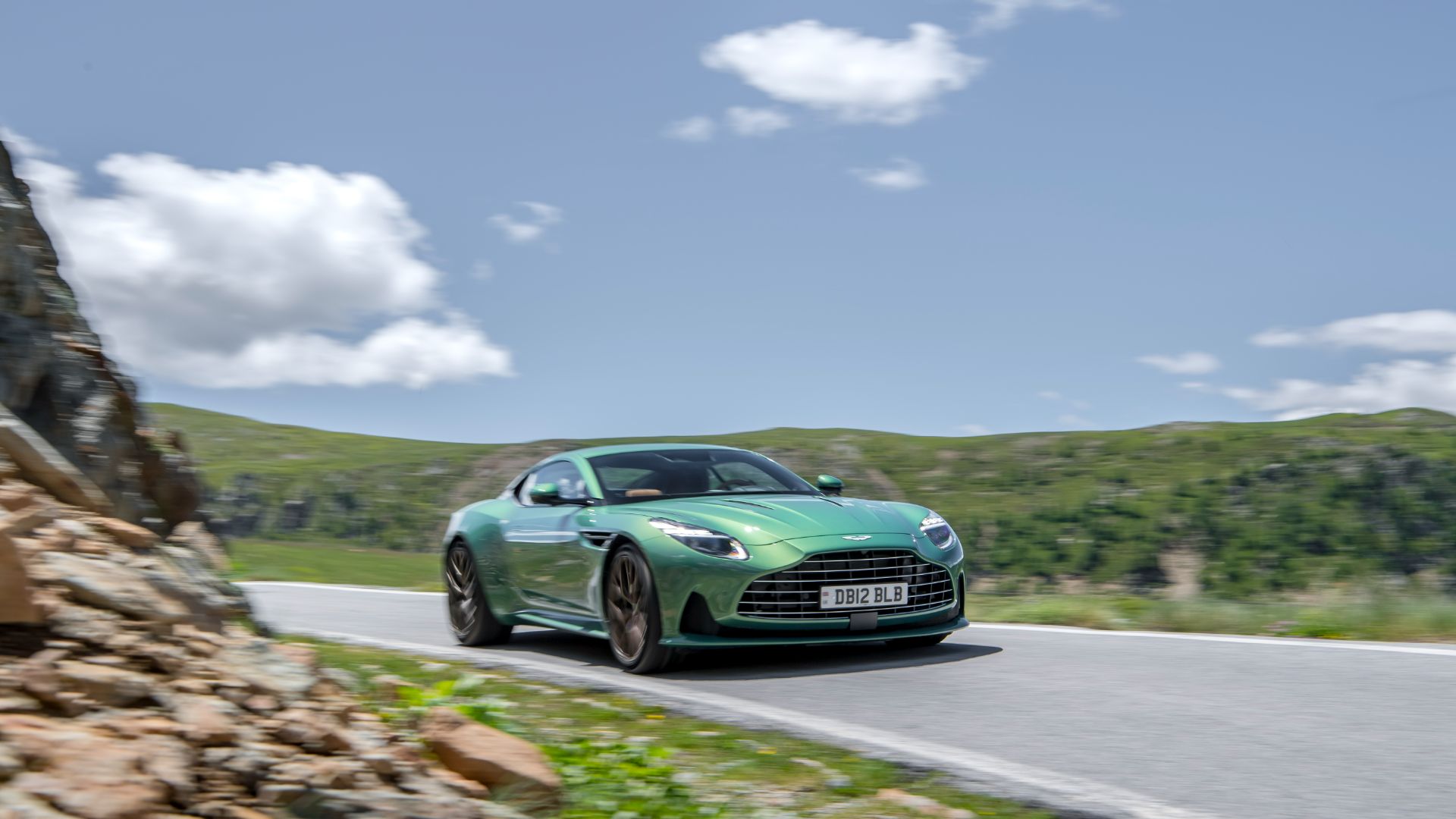 Aston Martin DB12